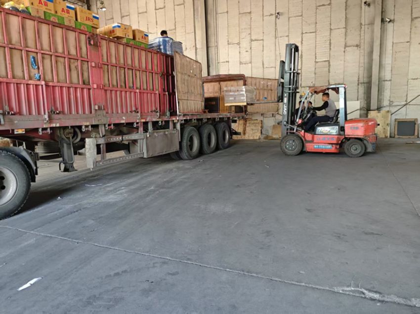 點(diǎn)擊查看詳細(xì)信息<br>標(biāo)題：發(fā)貨現(xiàn)場 閱讀次數(shù)：0