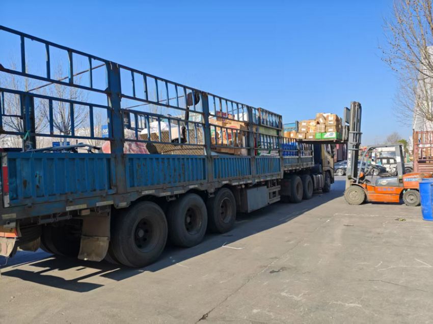 點擊查看詳細信息<br>標題：發(fā)貨現(xiàn)場 閱讀次數(shù)：0