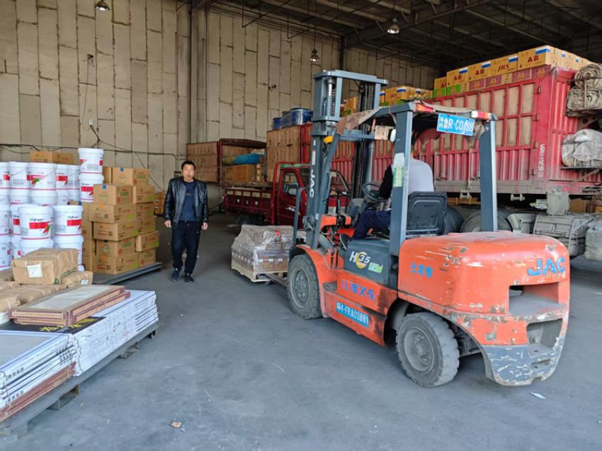 點(diǎn)擊查看詳細(xì)信息<br>標(biāo)題：發(fā)貨現(xiàn)場 閱讀次數(shù)：0