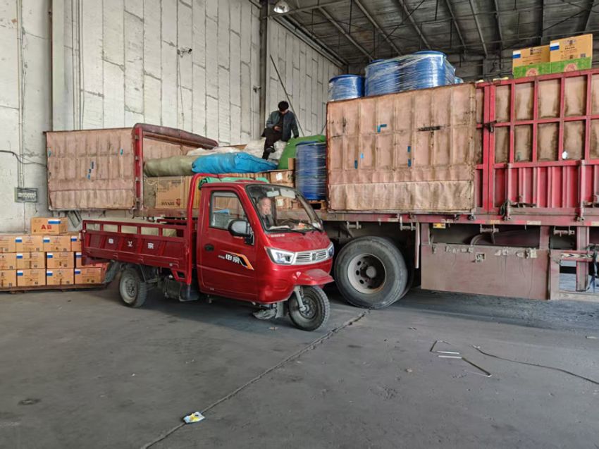 點(diǎn)擊查看詳細(xì)信息<br>標(biāo)題：發(fā)貨現(xiàn)場 閱讀次數(shù)：0