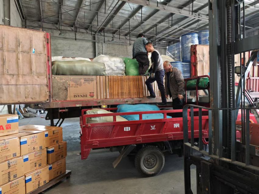 點(diǎn)擊查看詳細(xì)信息<br>標(biāo)題：發(fā)貨現(xiàn)場 閱讀次數(shù)：0