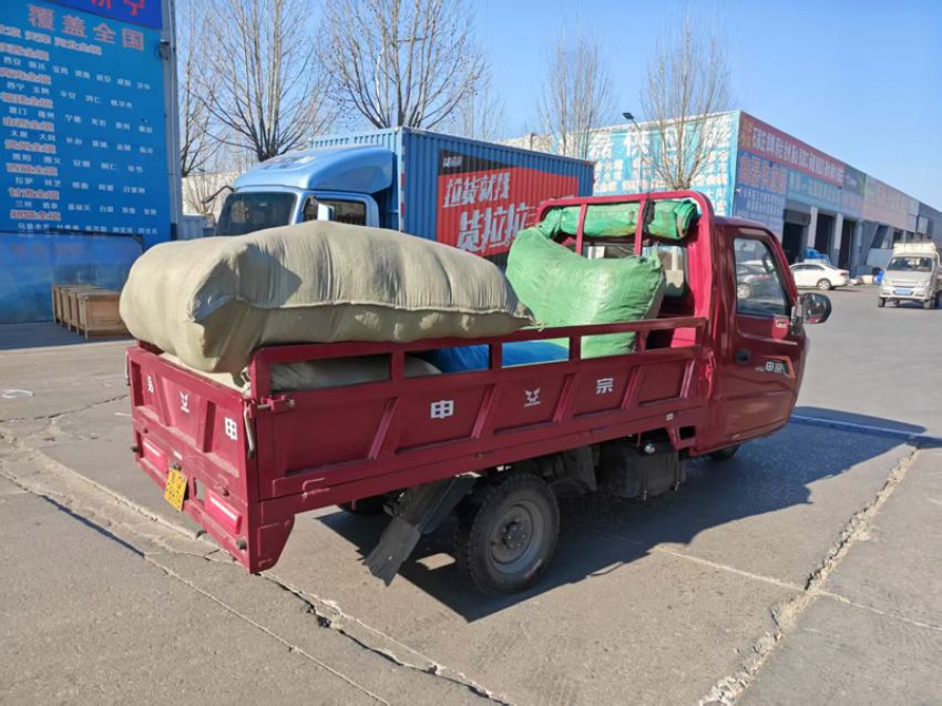 點(diǎn)擊查看詳細(xì)信息<br>標(biāo)題：發(fā)貨現(xiàn)場 閱讀次數(shù)：0